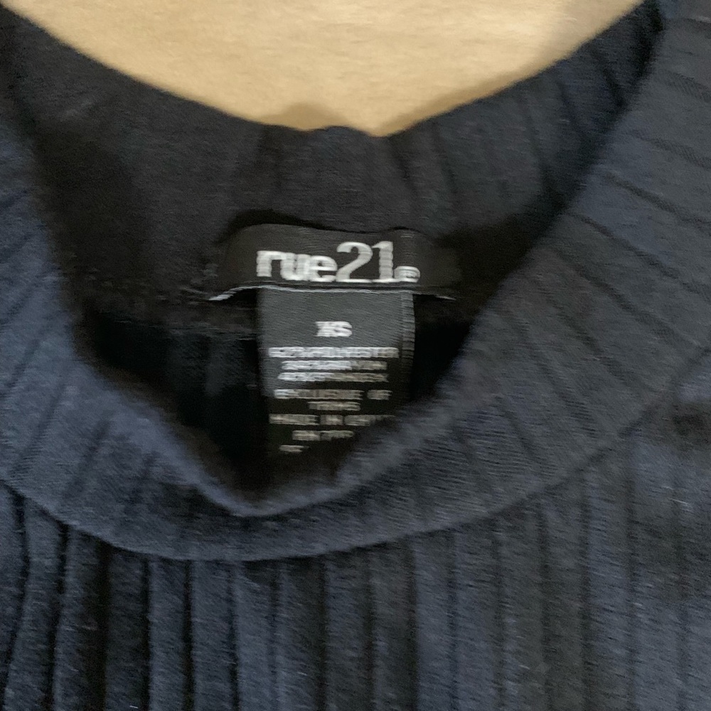 black tee - Picture 2 of 2